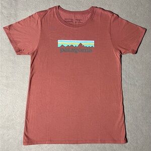 Patagonia Women’s Red P-6 Logo T-Shirt Small Pastel Graphic 100% Organic Cotton